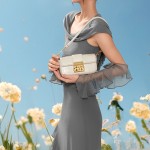 A niche armpit crossbody bag