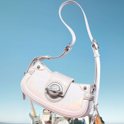 A niche motorcycle crossbody bag A niche motorcycle crossbody bag