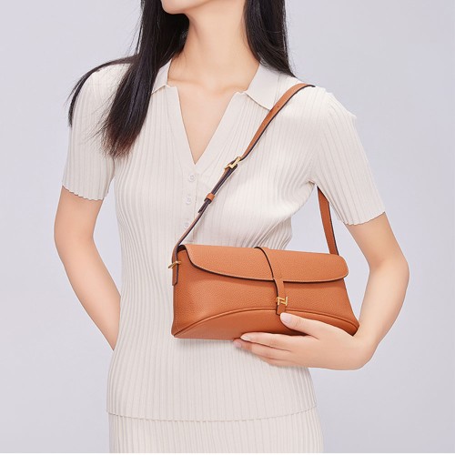 Head layer cowhide shoulder and armpit bag  Head layer cowhide shoulder and armpit bag