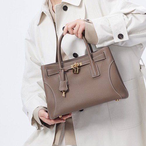 Large capacity hand-held single shoulder commuting bag Large capacity hand-held single shoulder commuting bag