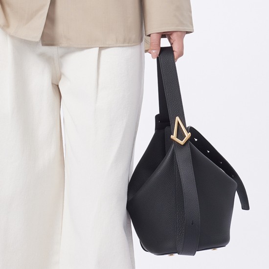 Shoulder crossbody bag in top cowhide leather Shoulder crossbody bag in top cowhide leather