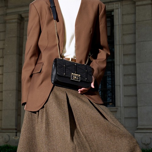 First layer cowhide shoulder bag chain underarm bag new