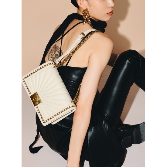 High-grade shoulder slung chain small square bag - Memoo.com High-grade shoulder slung chain small square bag - Memoo.com