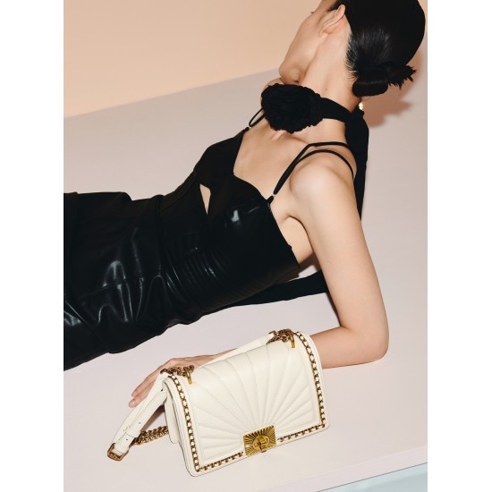 High-grade shoulder slung chain small square bag - Memoo.com High-grade shoulder slung chain small square bag - Memoo.com