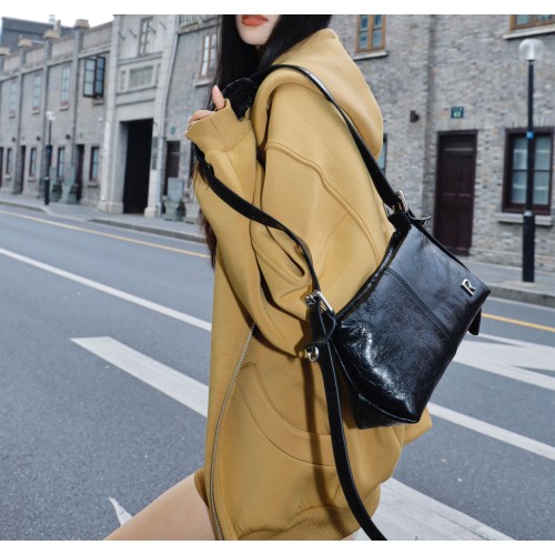 One shoulder crossbody pillow bag One shoulder crossbody pillow bag