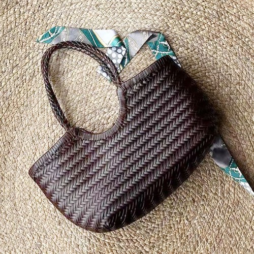Hand-woven cowhide handbag Beach resort vintage underarm bag Hand-woven cowhide handbag Beach resort vintage underarm bag