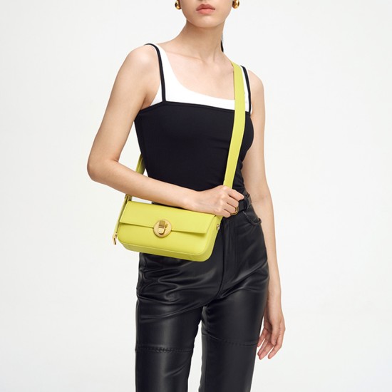 Law stick bag, one shoulder, oil wax leather, crossbody, armpit, tofu square bag Law stick bag, one shoulder, oil wax leather, crossbody, armpit, tofu square bag