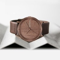 Walnut. A niche wooden watch with a simple Japanese-style retro design. It's a creative wooden men's watch.