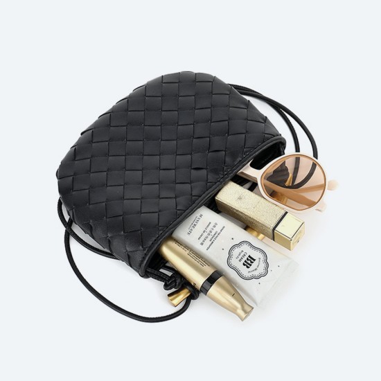 Braided cowhide metal handle single shoulder oblique span small round bag - Memoo.com Braided cowhide metal handle single shoulder oblique span small round bag - Memoo.com