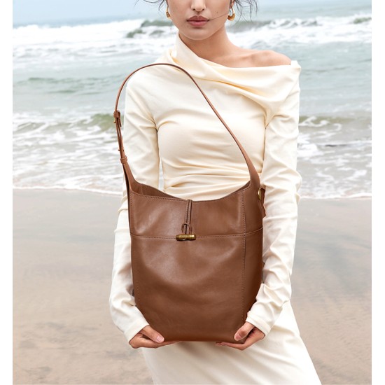 A large-capacity shoulder bag premium commuter crossbody bag - Memoo.com A large-capacity shoulder bag premium commuter crossbody bag - Memoo.com