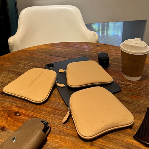 First layer cowhide coin pocket/charger storage bag First layer cowhide coin pocket/charger storage bag