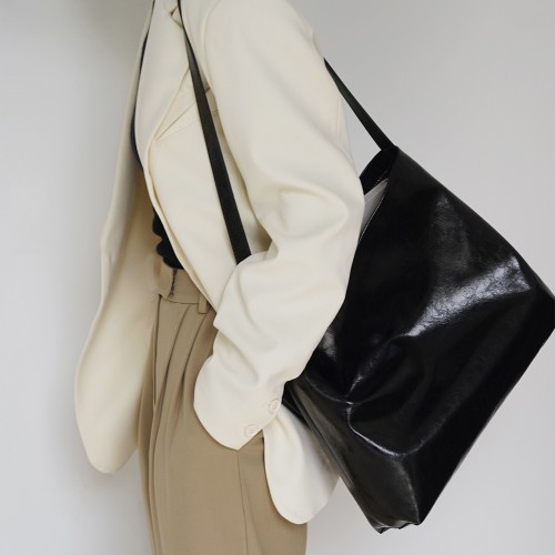 Cowhide bag for women carrying one shoulder Cowhide bag for women carrying one shoulder