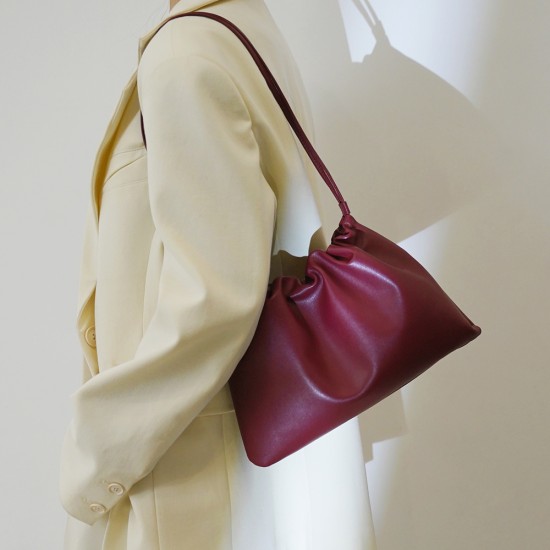 Top layer cowhide drawstring single shoulder crossbody cloud bag - Memoo.com Top layer cowhide drawstring single shoulder crossbody cloud bag - Memoo.com