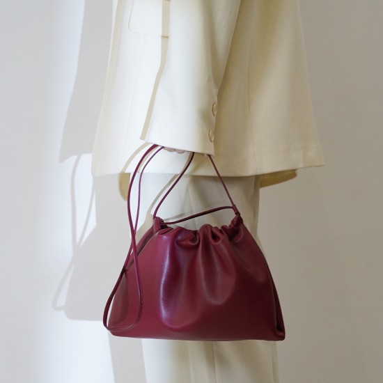 Top layer cowhide drawstring single shoulder crossbody cloud bag - Memoo.com Top layer cowhide drawstring single shoulder crossbody cloud bag - Memoo.com