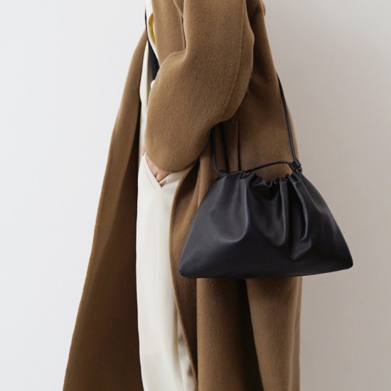 Top layer cowhide drawstring single shoulder crossbody cloud bag - Memoo.com Top layer cowhide drawstring single shoulder crossbody cloud bag - Memoo.com