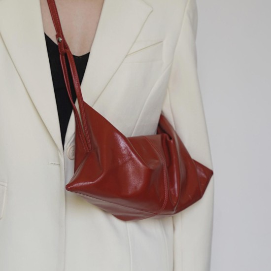 Head layer cowhide oil wax shoulder bag, crossbody bag, hand-held cow horn bag, folding bag Head layer cowhide oil wax shoulder bag, crossbody bag, hand-held cow horn bag, folding bag