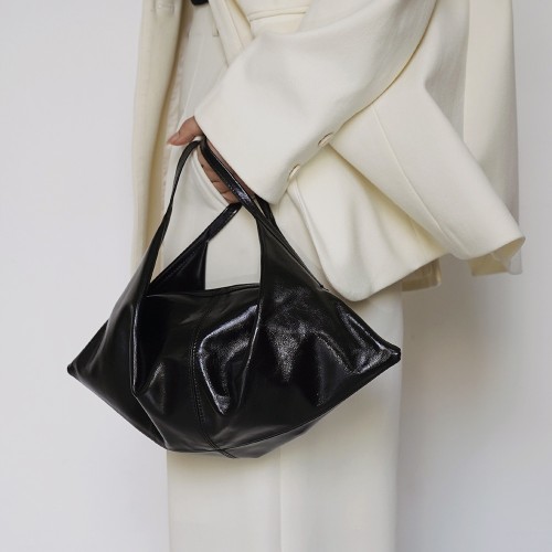 Head layer cowhide oil wax shoulder bag, crossbody bag, hand-held cow horn bag, folding bag Head layer cowhide oil wax shoulder bag, crossbody bag, hand-held cow horn bag, folding bag