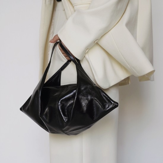 Head layer cowhide oil wax shoulder bag, crossbody bag, hand-held cow horn bag, folding bag Head layer cowhide oil wax shoulder bag, crossbody bag, hand-held cow horn bag, folding bag