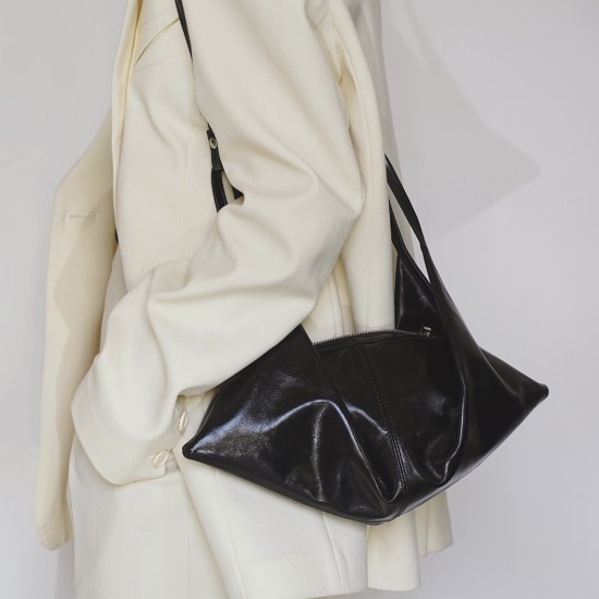 Head layer cowhide oil wax shoulder bag, crossbody bag, hand-held cow horn bag, folding bag Head layer cowhide oil wax shoulder bag, crossbody bag, hand-held cow horn bag, folding bag