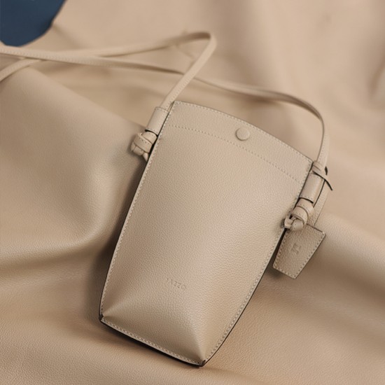 Small and lightweight top layer cowhide vertical phone bag for women's crossbody bag Small and lightweight top layer cowhide vertical phone bag for women's crossbody bag