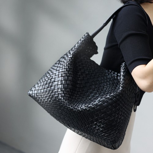structured leather tote