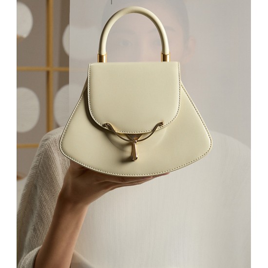 A niche design small tote shoulder bag - Memoo.com A niche design small tote shoulder bag - Memoo.com