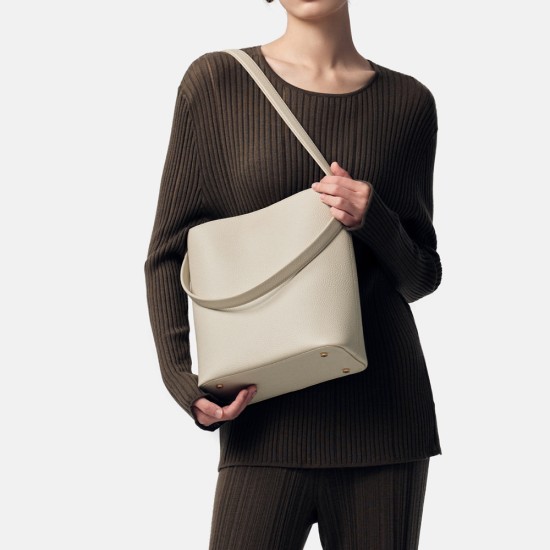 Shoulder bag, large-capacity first-layer cowhide premium bag, women's niche handbag Shoulder bag, large-capacity first-layer cowhide premium bag, women's niche handbag