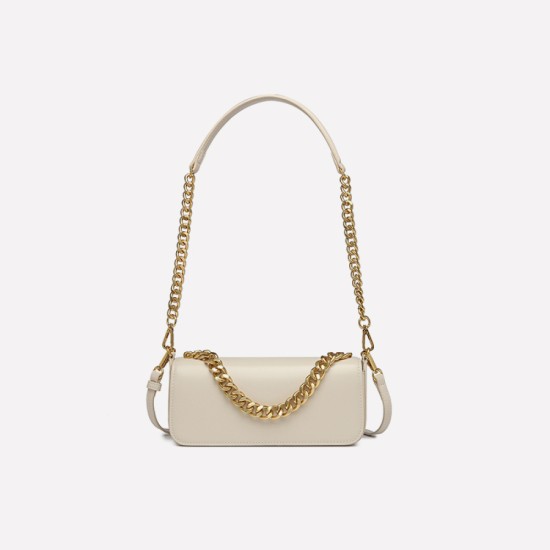 A new leather hand-held chain small square bag - Memoo.com A new leather hand-held chain small square bag - Memoo.com