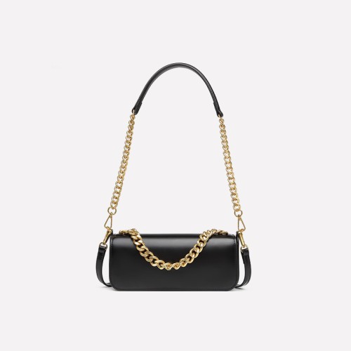 A new leather hand-held chain small square bag A new leather hand-held chain small square bag