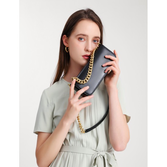 A new leather hand-held chain small square bag - Memoo.com A new leather hand-held chain small square bag - Memoo.com