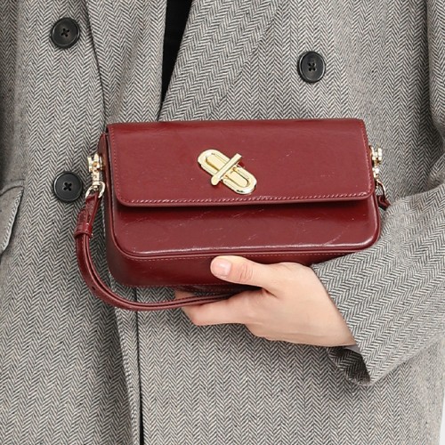 Cowhide small square bag for commuting Cowhide small square bag for commuting