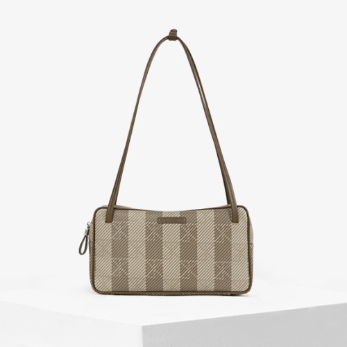 Vintage old flower bags are fashionable and versatile Vintage old flower bags are fashionable and versatile