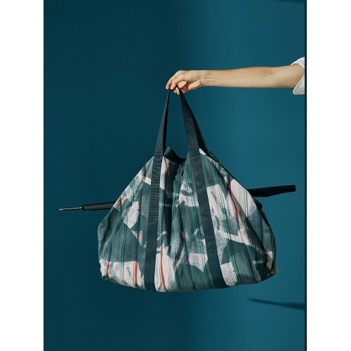 Large capacity commuting single shoulder tote bag