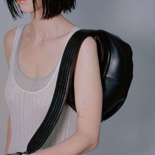 Cross-body armpit adjustable soft sculptural cowhide Cross-body armpit adjustable soft sculptural cowhide