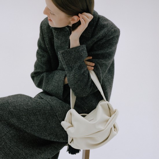Cowhide soft soufflé bag with large volume pleated shoulder crossbody bag - Memoo.com Cowhide soft soufflé bag with large volume pleated shoulder crossbody bag - Memoo.com