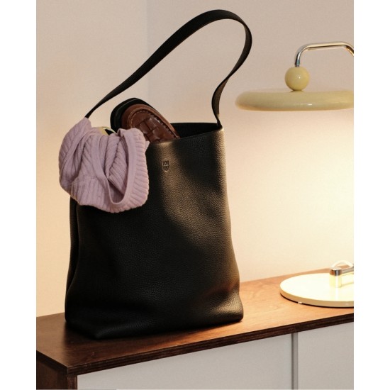 Leather bucket bag tote shoulder armpit commuter bag Leather bucket bag tote shoulder armpit commuter bag