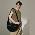 Top luxury sheepskin × split seam splicing technique | Design sense crescent horn genuine leather crossbody bag.