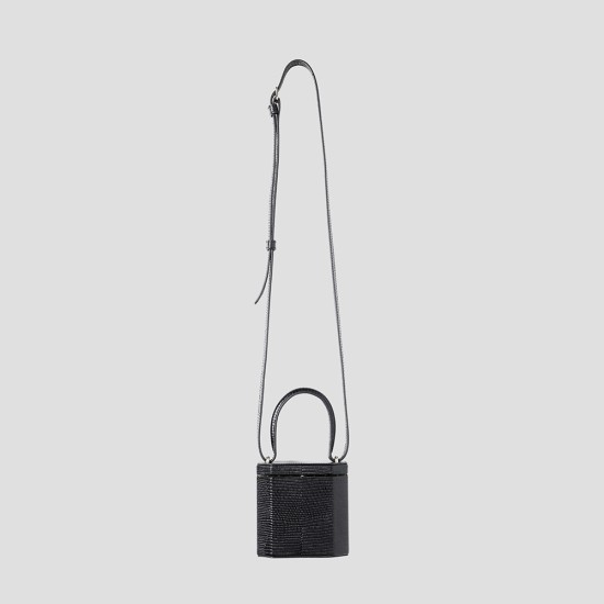 Hand bill shoulder bag Women's black magnetic buckle small square box bag Hand bill shoulder bag Women's black magnetic buckle small square box bag