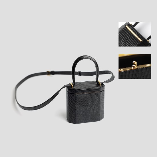 Hand bill shoulder bag Women's black magnetic buckle small square box bag Hand bill shoulder bag Women's black magnetic buckle small square box bag