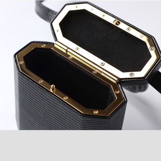 Hand bill shoulder bag Women's black magnetic buckle small square box bag Hand bill shoulder bag Women's black magnetic buckle small square box bag