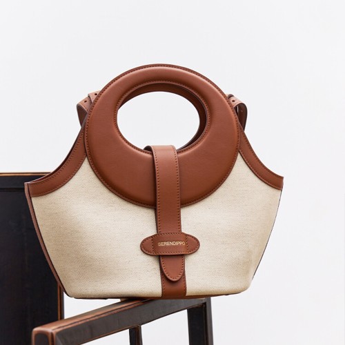 structured leather tote