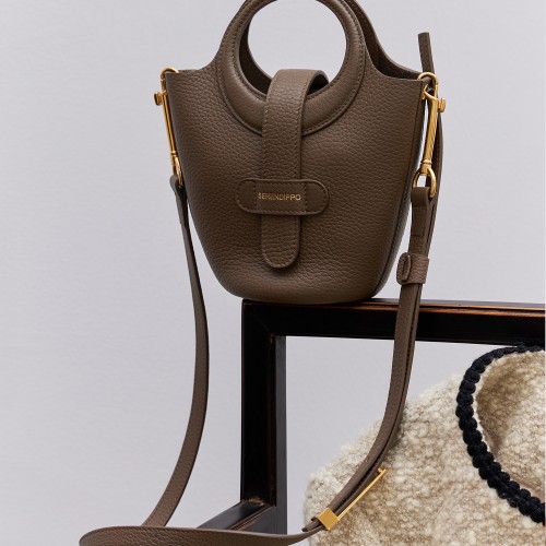 单肩迷你篮包女孩