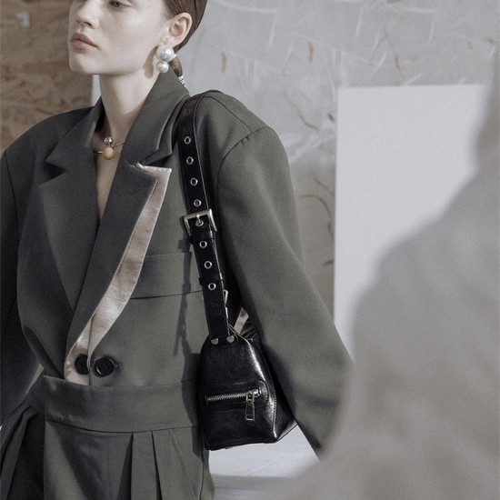 Female Baotou layer cowhide motorcycle bag leather crossbody bag female Female Baotou layer cowhide motorcycle bag leather crossbody bag female