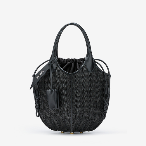 白色设计感柳钉小提包 白色设计感柳钉小提包