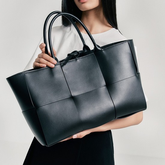 Large capacity tote bag with top layer cowhide Large capacity tote bag with top layer cowhide