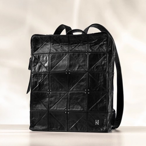 Leather backpack travel bag for men and women Leather backpack travel bag for men and women