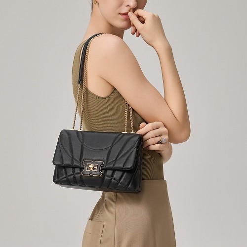 Leather chain bag, versatile cowhide shoulder crossbody bag, small square bag Leather chain bag, versatile cowhide shoulder crossbody bag, small square bag