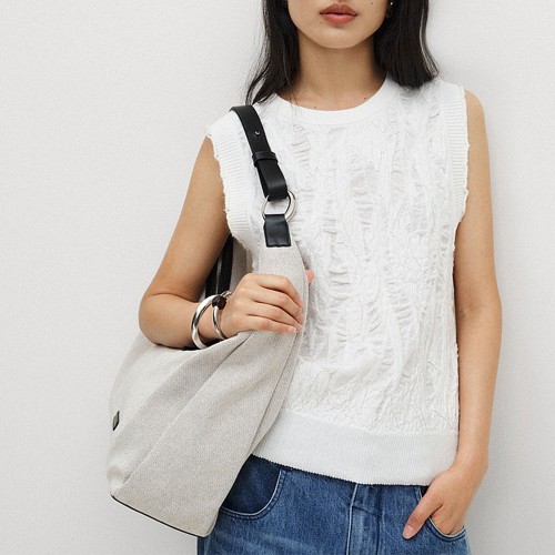 Minimally casual contrasting color underarm shoulder bag Minimally casual contrasting color underarm shoulder bag