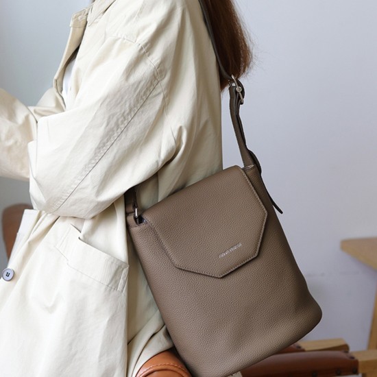 Cowhide top layer single shoulder crossbody bucket bag retro - Memoo.com Cowhide top layer single shoulder crossbody bucket bag retro - Memoo.com