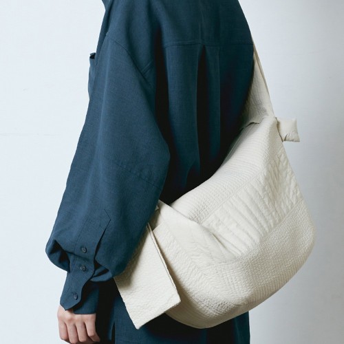 Dumpling dumplings can be worn on one shoulder, slung over the shoulder, and carried by hand for both men and women Dumpling dumplings can be worn on one shoulder, slung over the shoulder, and carried by hand for both men and women